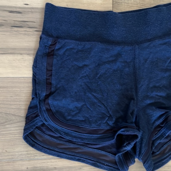 Athleta navy short with pockets - Picture 2 of 6